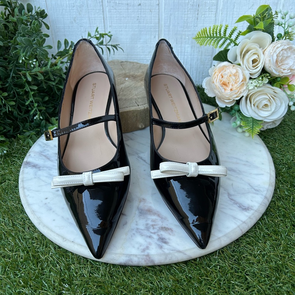 STUART WEITZMAN FELICITY MARY JANE
FLAT in BLACK/CREAM Sz 10 gently used
$425 - Picture 8 of 16